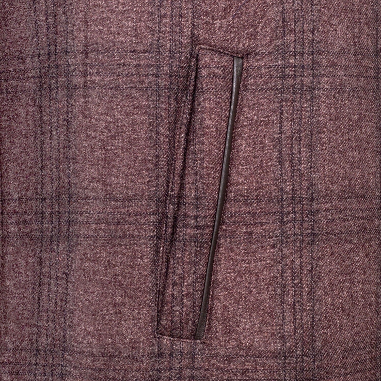 CHAMARRA CORTA DE CUELLO ALTO COLOR ROJA CON CUADRO AZUL