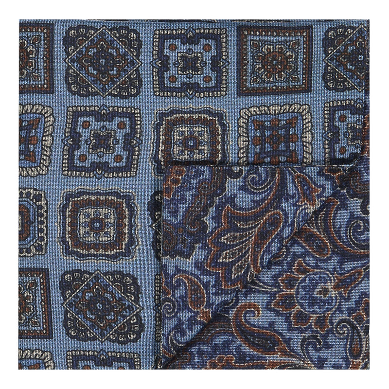 PAÑUELO FONDO AZUL CIELO CON MANDALAS EN GRIS DOBLE VISTA CON AMIBAS GRANDES 100 % ALGODÓN