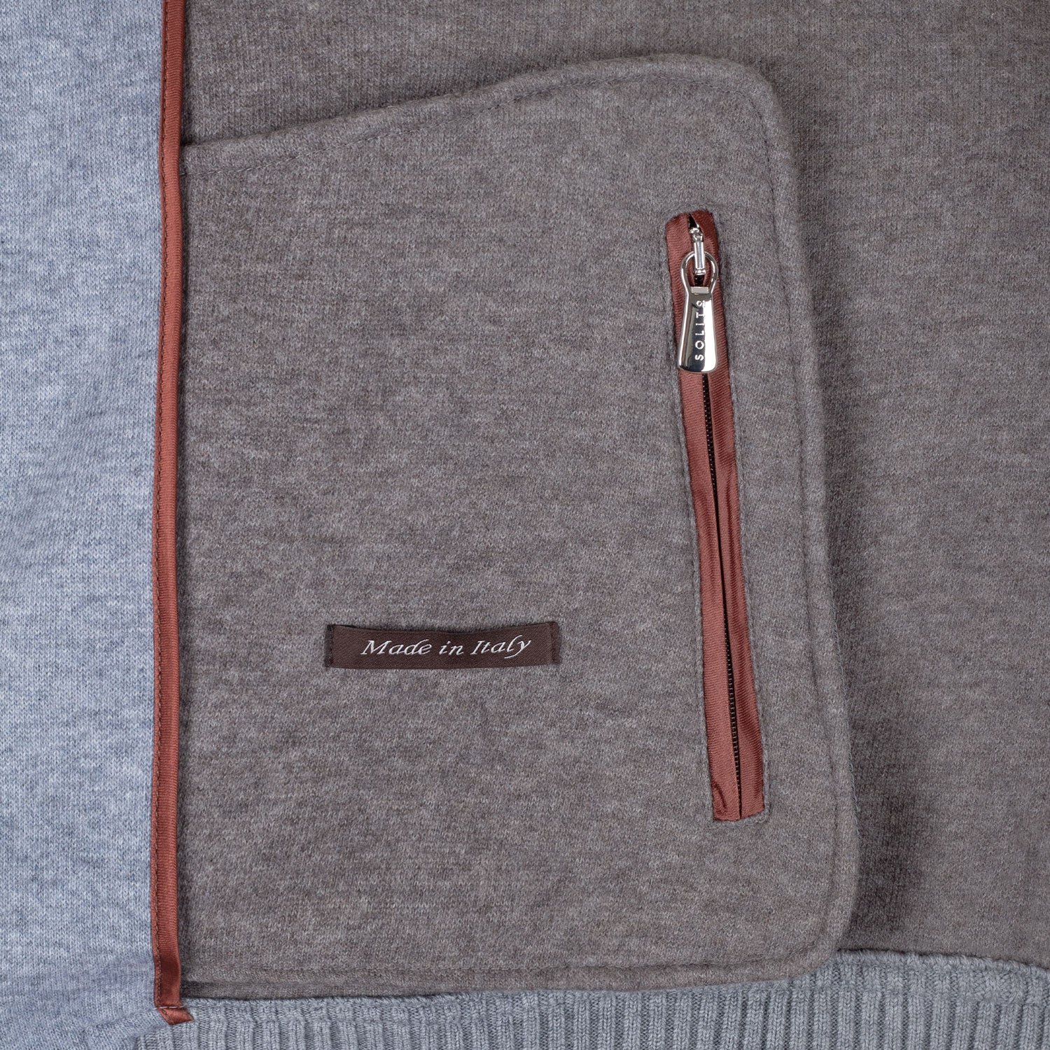 CHALECO SOLITO EN CASHMERE JERSEY GRIS CON INTERIOR BEIGE