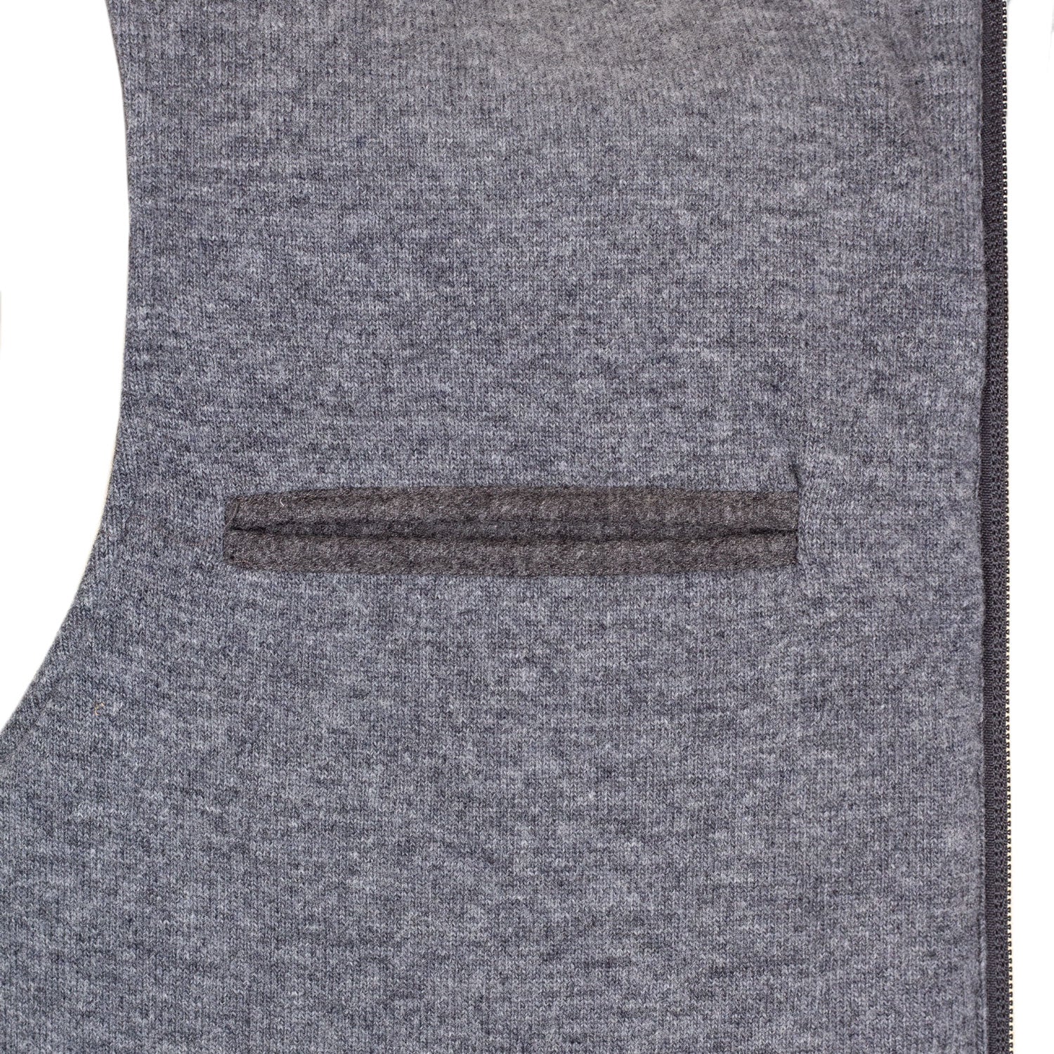 CHALECO GRIS CON DETALLES EN ALCANTARA