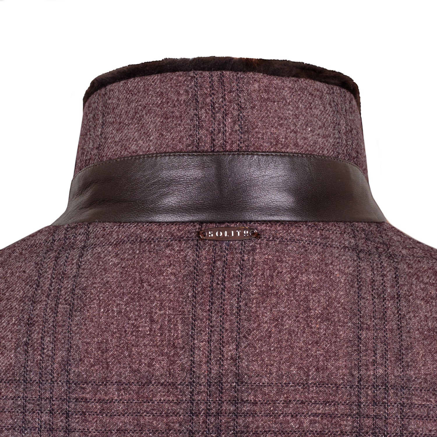 CHAMARRA CORTA DE CUELLO ALTO COLOR ROJA CON CUADRO AZUL