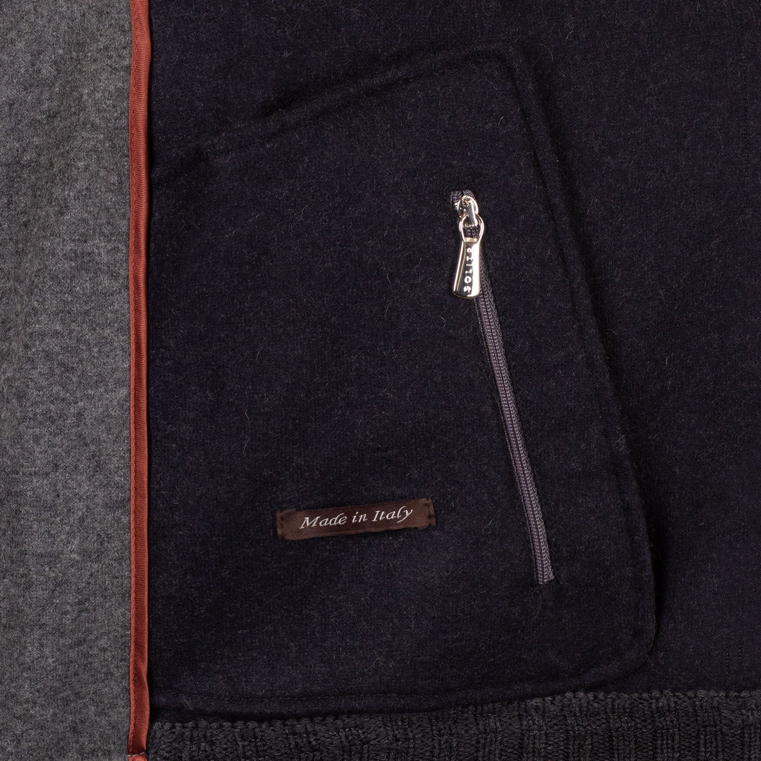 CHAMARRA CORTA DE CASHMERE JERSEY GRIS MEDIO CON INTERIOR GRIS OXFORD EN CONTRASTE