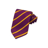 CORBATA EN SET CON PAÑUELO SOLITO COLOR VINO CON RAYAS AMARILLAS CON CAJA 100% SEDA