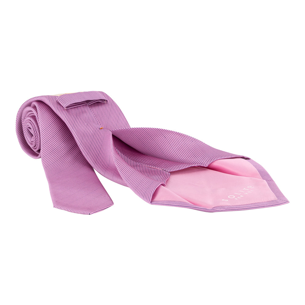CORBATA 7 PLIEGUES CON CAJA DE SEDA ROSA CON LINEA DELGADA DIAGONAL