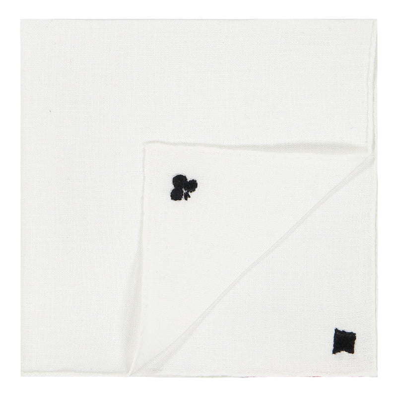 PAÑUELO EN LINO BLANCO CON SÍMBOLOS DE CARTAS NEGROS BORDADOS A MANO