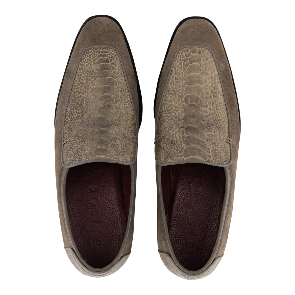 MOCASINES FRANCESES GRISES DE GAMUZA CON PIEL PATA DE AVESTRUZ GRIS (SOBRE PEDIDO)
