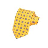 CAJA DE SEDA SET CORBATA CON PAÑUELO DE SEDA CON MICROPATTERN DE FLORES MORADAS EN AMARILLO