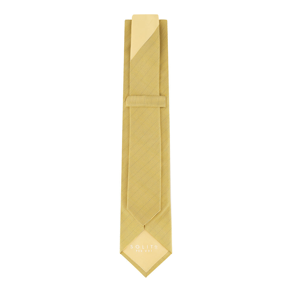 CORBATA 7 PLIEGUES CON CAJA DE SEDA ORO LINEA DELGADA DIAGONAL